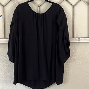 Lightweight easy top with flattering sleeve